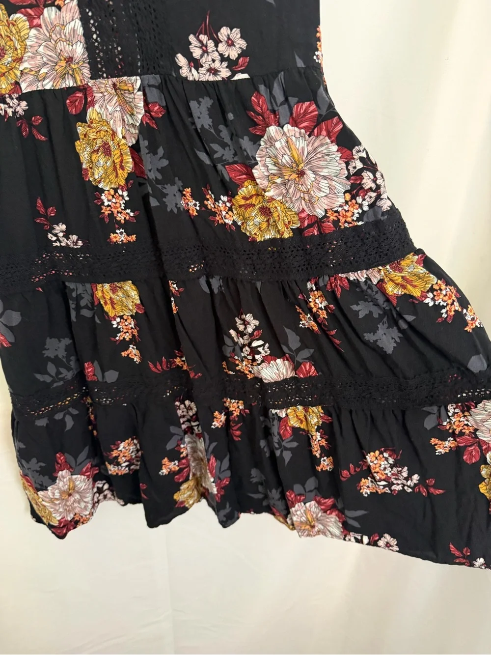 3/$20 Maurices Black Floral V-Neck Knee Length Sleeveless Dress - Picture 5 of 5